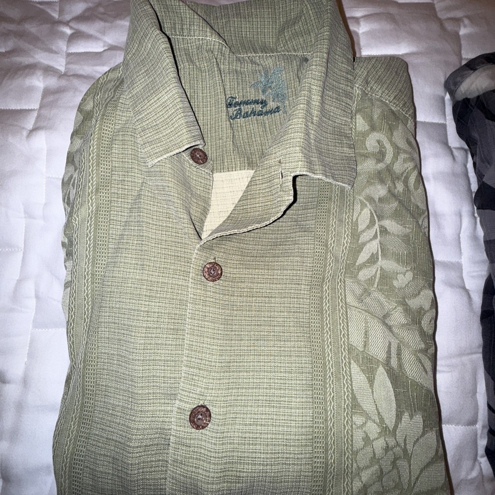 Tommy Bahama 100% Silk Shirt Mens Size XL Pattern/Floral Lot Of 4 - Picture 5 of 9